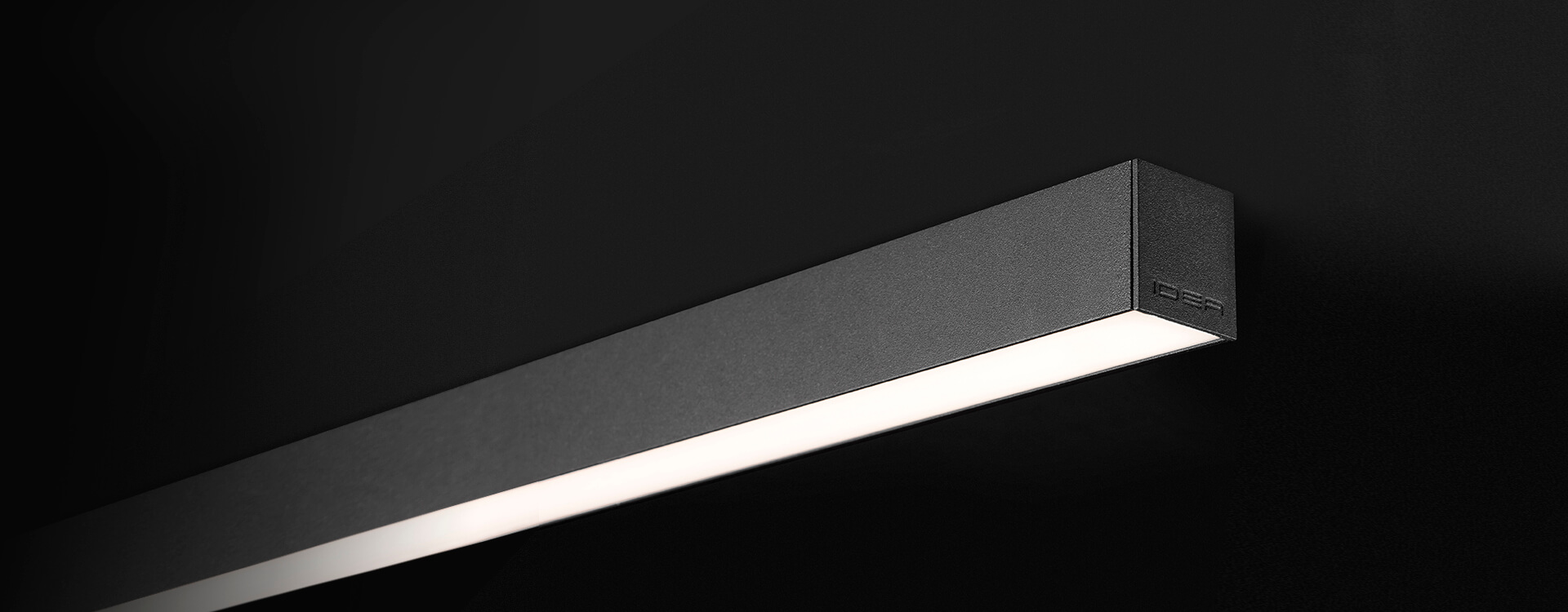 Aplique LED Lino Plaf Esq V Tira 21W · Kohen Iluminación