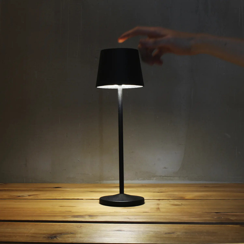 Lámpara de Mesa Cinni · Kohen Iluminación