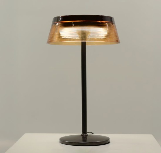 Lámpara de Mesa S40 · Kohen Iluminación