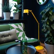 Lámpara de Pie Bolt Floor 2Arm Sidefit TONONE · Kohen Iluminación