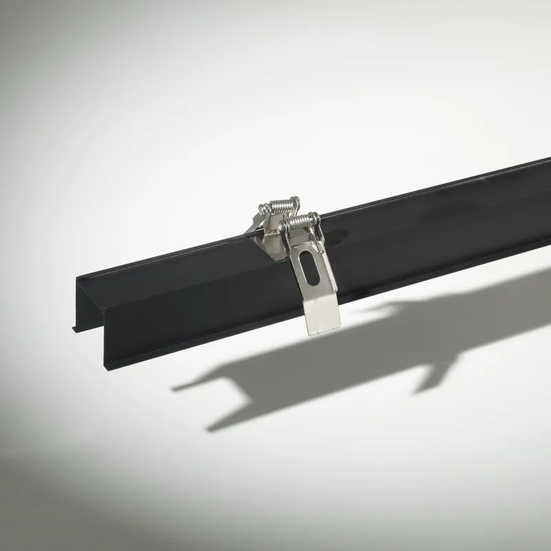 Riel AC 220v Housing 3Ef 2Mts 42 x 36 x 2000 mm · Kohen Iluminación
